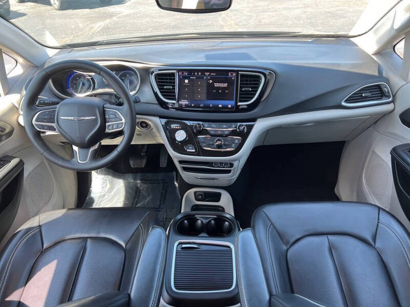 2023 Chrysler Pacifica Touring L