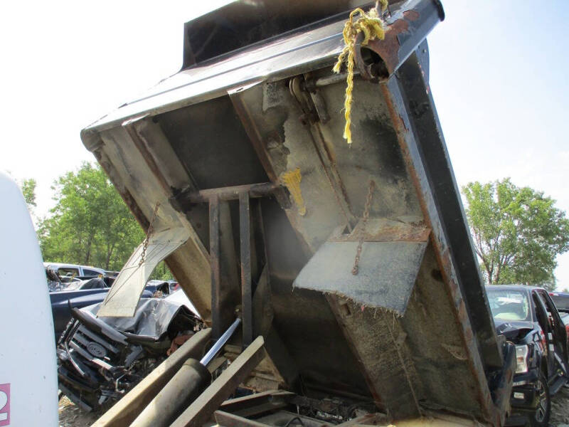 2006 Chevrolet DRW Dump Box