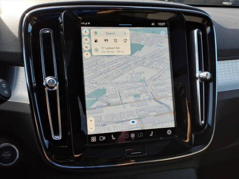 2025 Volvo XC40 B5 Core Bright Theme