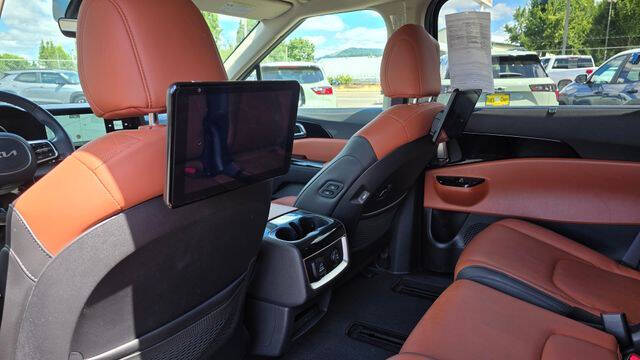 2024 Kia Carnival SX