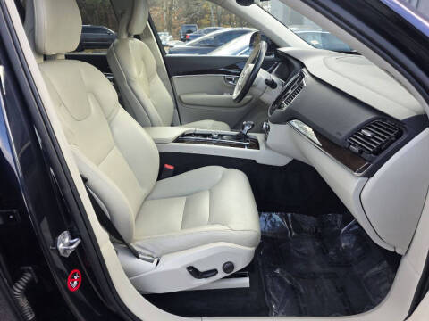 2016 Volvo XC90 T6 Momentum