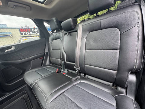 2020 Ford Escape Titanium