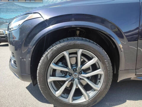 2017 Volvo XC90 T6 Momentum