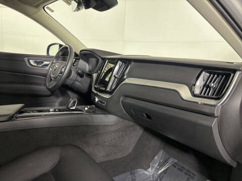 2025 Volvo XC60 B5 Plus Dark Theme