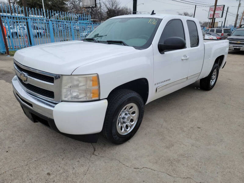 2009 Chevrolet Silverado 1500 for sale at DANNY AUTO SALES in Dallas TX