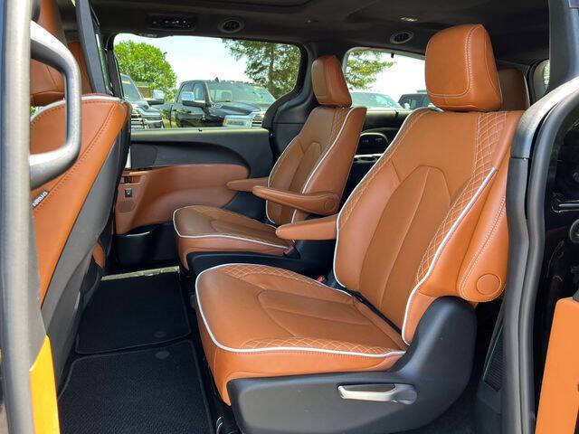 2025 Chrysler Pacifica Pinnacle