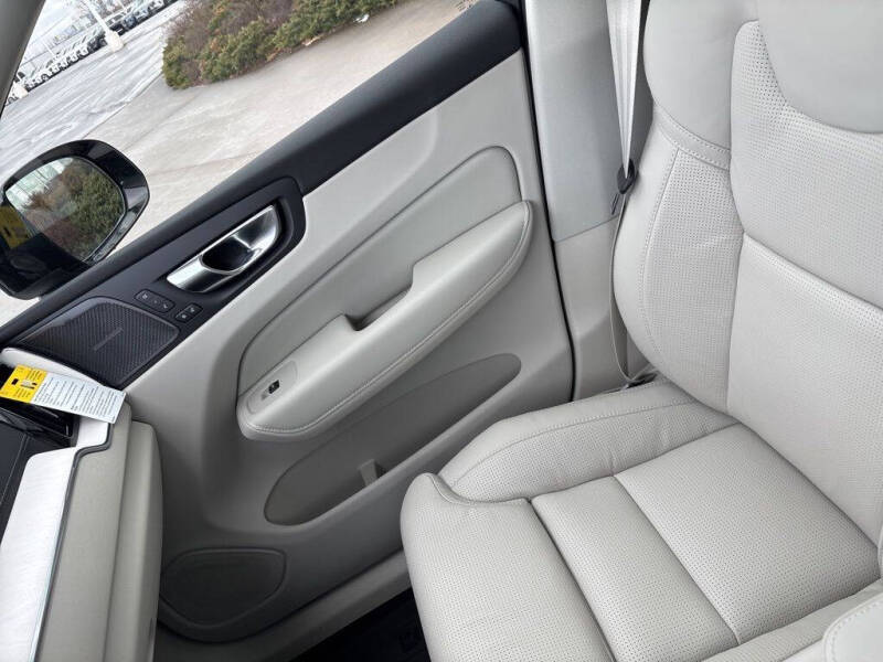 2026 Volvo XC60 T8 Ultra