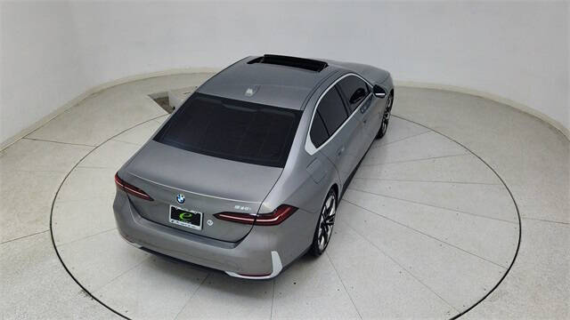 2025 BMW 5 Series 530i