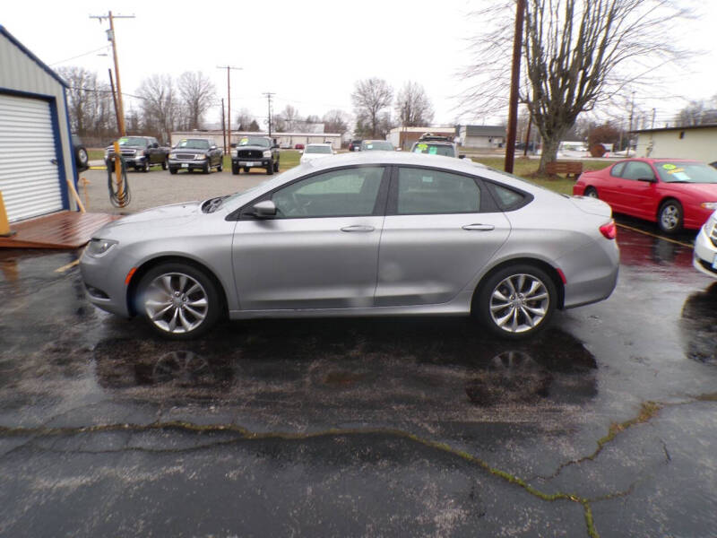 2015 Chrysler 200 S's photo