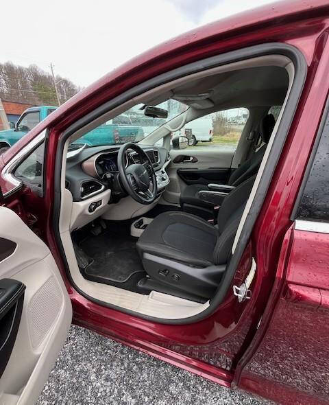 2021 Chrysler Voyager LX
