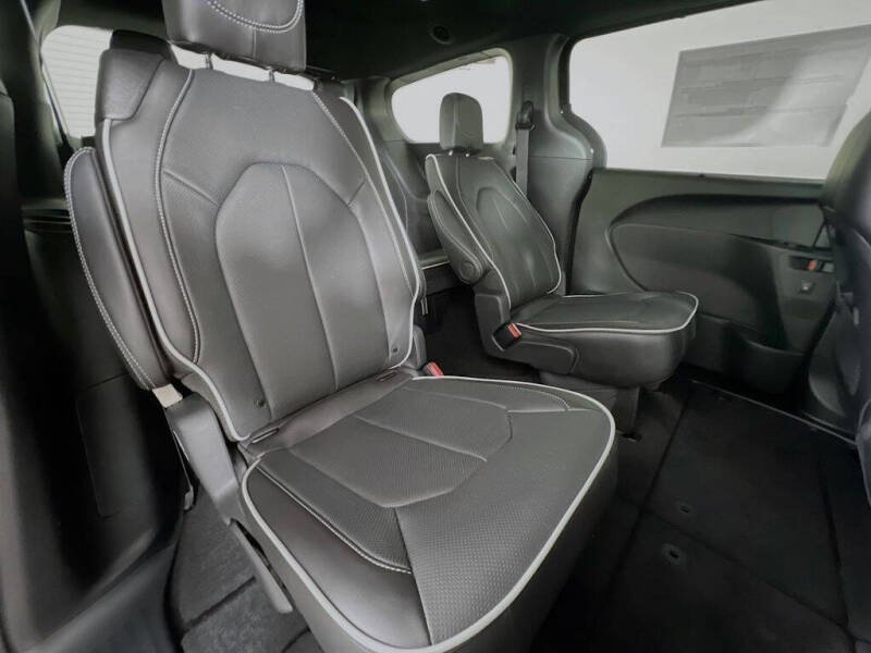 2027 Chrysler Pacifica Limited