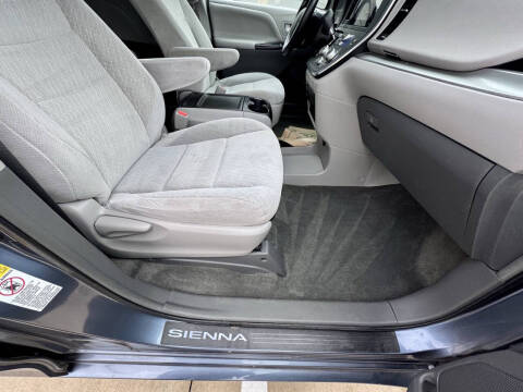 2016 Toyota Sienna LE 8-Passenger