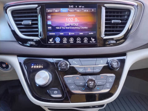 2017 Chrysler Pacifica Touring-L