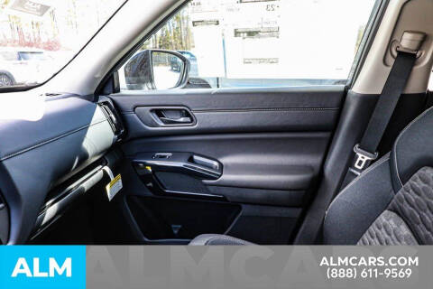 2025 Nissan Pathfinder S