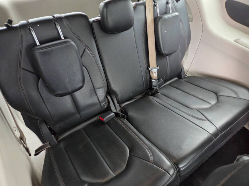 2017 Chrysler Pacifica Touring-L