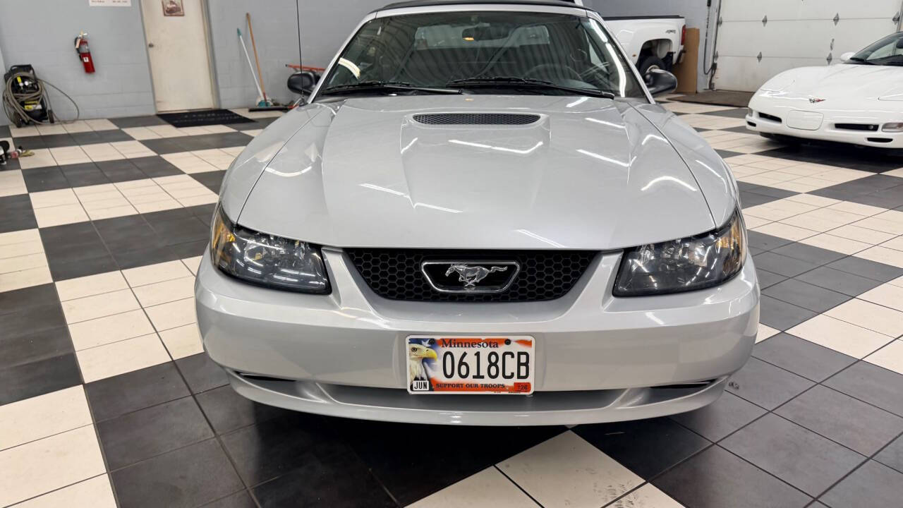 2002 Ford Mustang 2