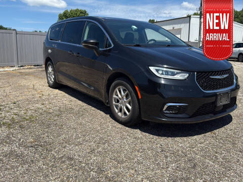 2023 Chrysler Pacifica for sale at Auto Center of Columbus in Columbus OH