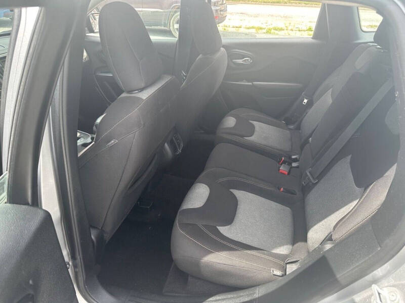 2016 Jeep Cherokee Sport