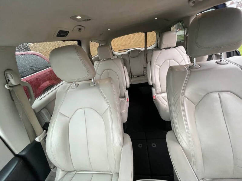 2017 Chrysler Pacifica Touring-L