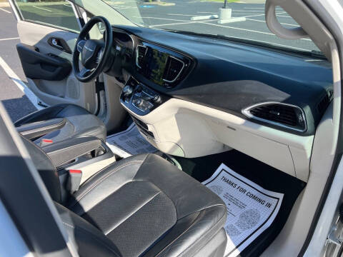 2017 Chrysler Pacifica Touring-L Plus