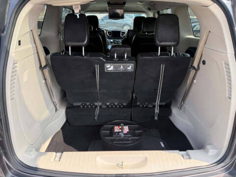 2017 Chrysler Pacifica Touring-L