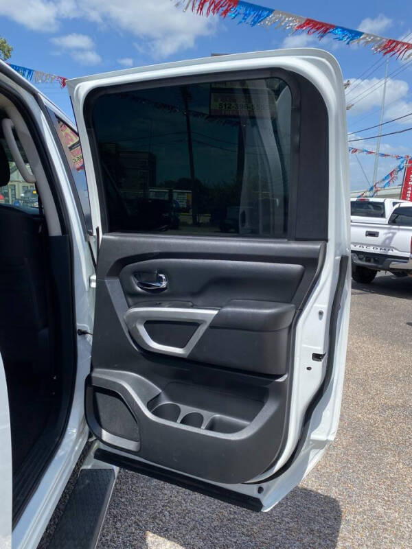 2018 Nissan Titan SV