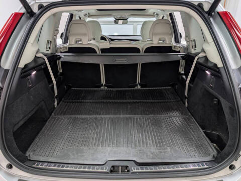 2025 Volvo XC60 B5 Plus Dark Theme