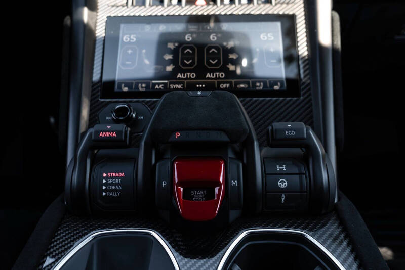 2024 Lamborghini Urus Performante