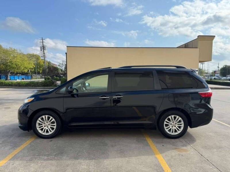 2015 Toyota Sienna XLE 8-Passenger