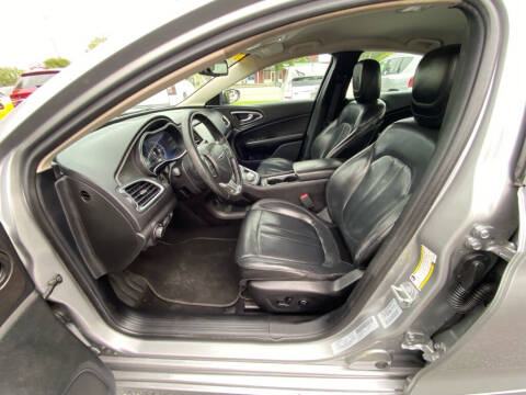 2017 Chrysler 200 Limited