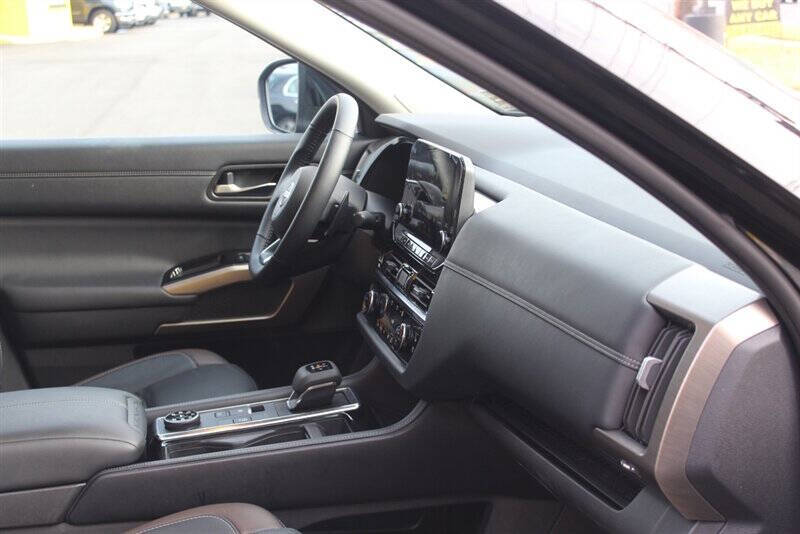 2023 Nissan Pathfinder Platinum