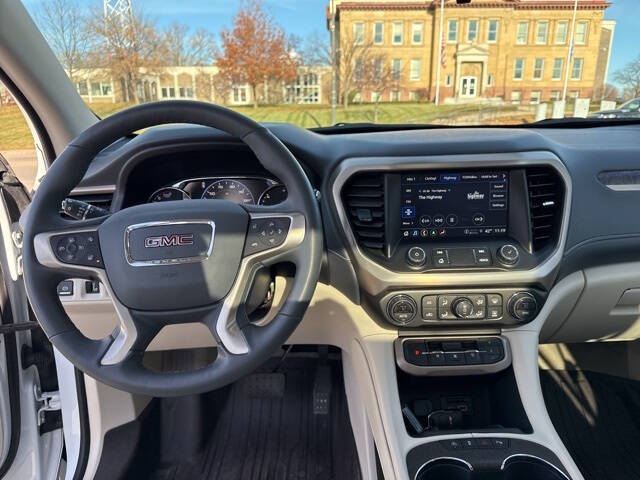 2023 GMC Acadia Denali