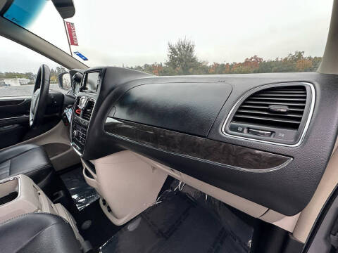 2016 Chrysler Town and Country Touring