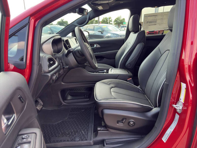2027 Chrysler Pacifica Limited