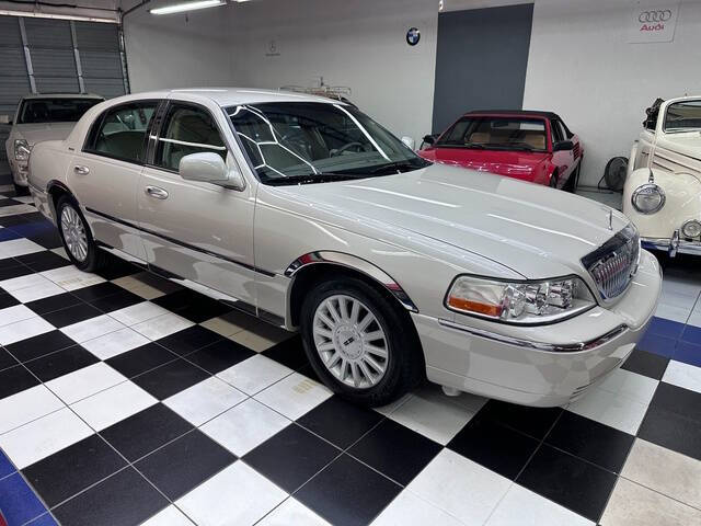 2005 Lincoln Town Car for sale at Podium Auto Sales Inc in Pompano Beach FL
