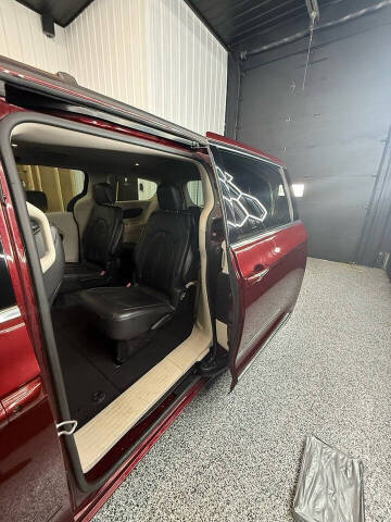 2017 Chrysler Pacifica Touring-L