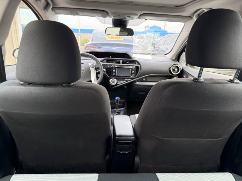 2016 Toyota Prius c Three