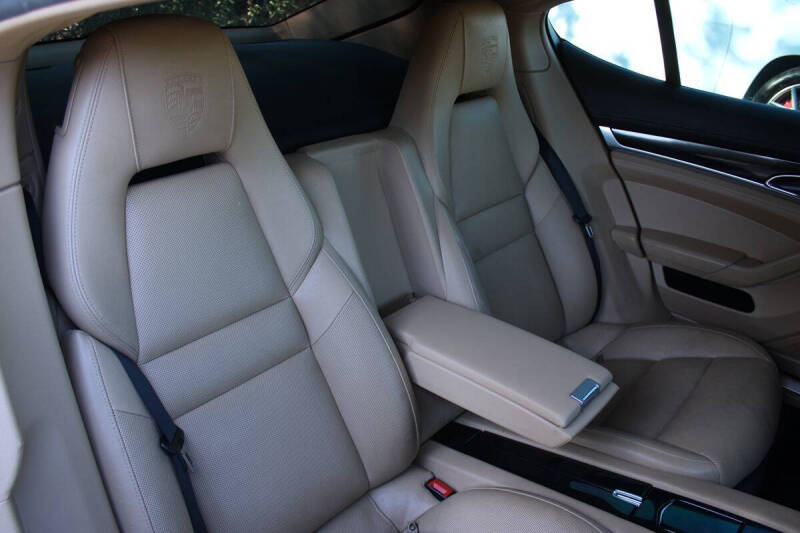 2016 Porsche Panamera Edition