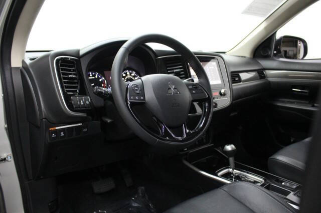 2020 Mitsubishi Outlander SE