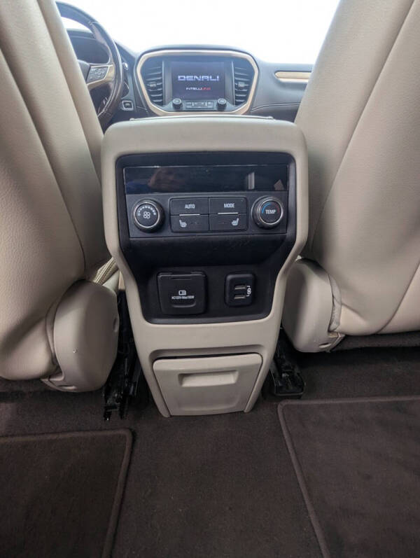 2017 GMC Acadia Denali