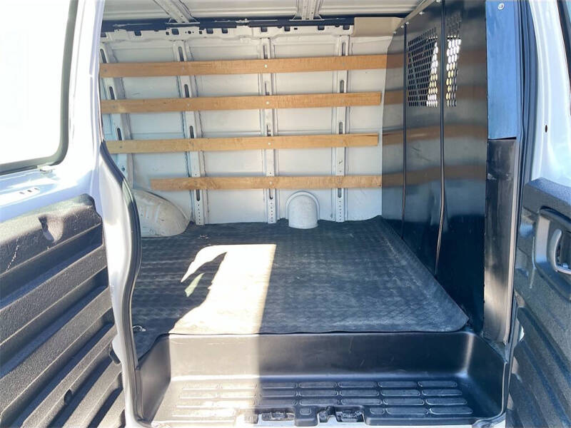 2022 Chevrolet Express 2500