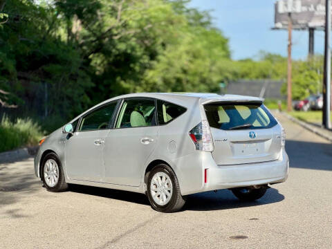 2012 Toyota Prius v Two