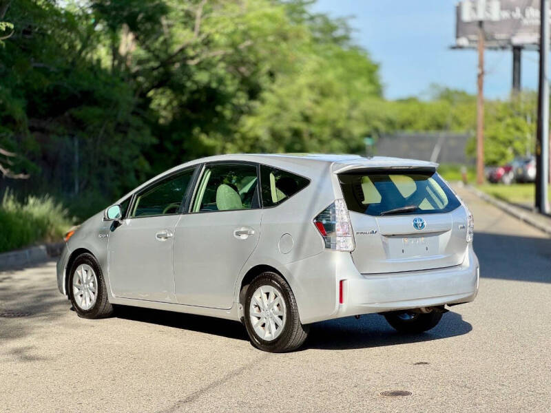 2012 Toyota Prius v Two