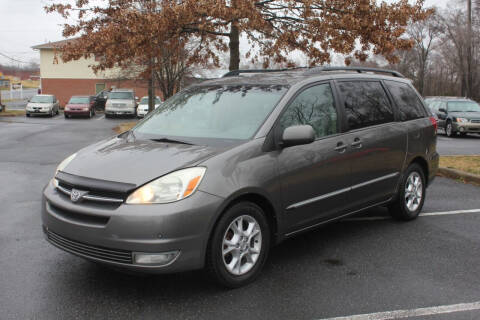2004 Toyota Sienna for sale at Auto Bahn Motors in Winchester VA