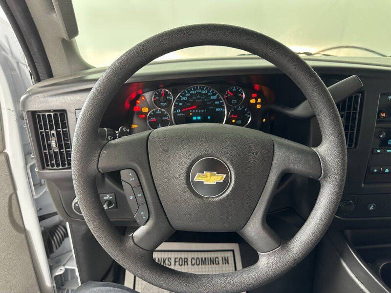 2025 Chevrolet Express 2500