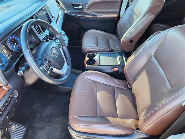 2017 Toyota Sienna Limited Premium 7-Passenger