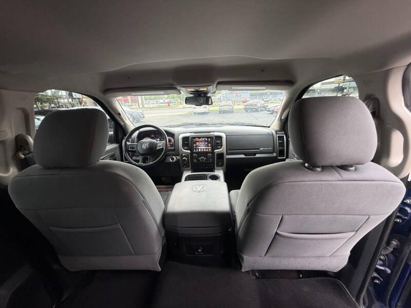 2017 RAM 1500 SLT