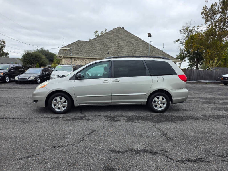 2009 Toyota Sienna CE 8-Passenger