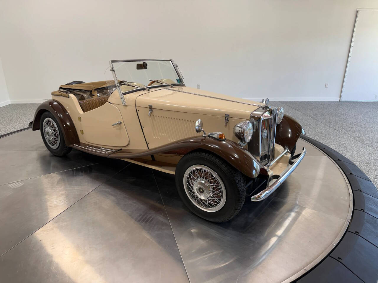 2011 Sp Constr MG Replica 24