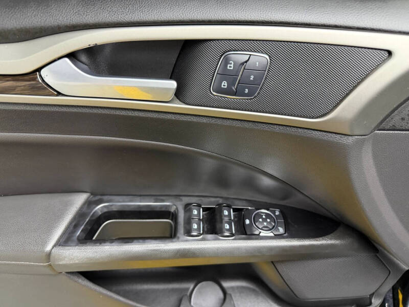 2016 Ford Fusion SE